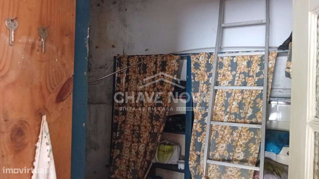 Moradia Isolada p/Recuperar em Valadares-17