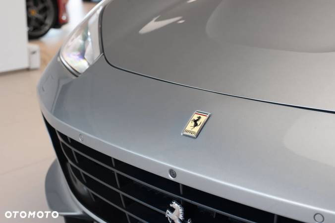 Ferrari GTC4Lusso - 24