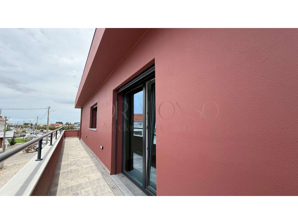 Excelente Apartamento T2 localizado na Zona Central de Azeitão-34
