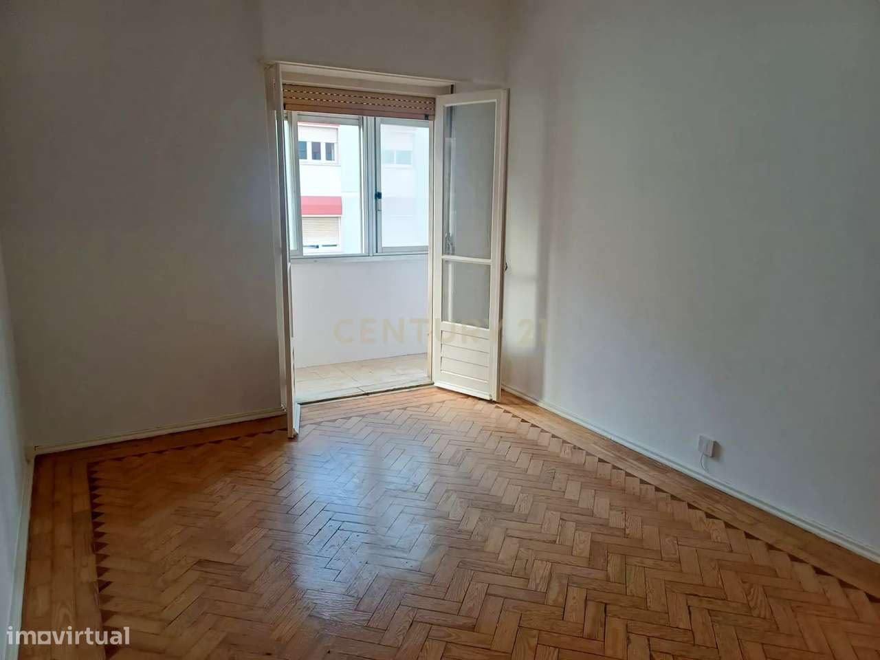 Apartamento T2, recentemente renovado,  no Lumiar Lisboa-16