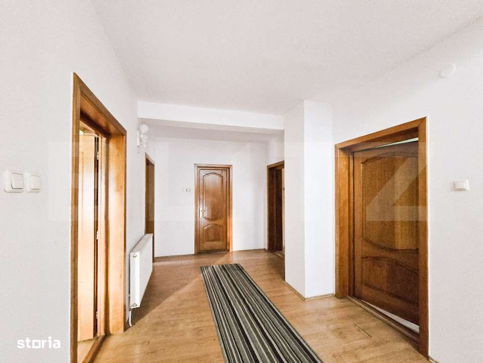 Oportunitate de investitie! Casa de vanzare, cu 8 camere, 382 mp, zona - Imagine principală: 2/13