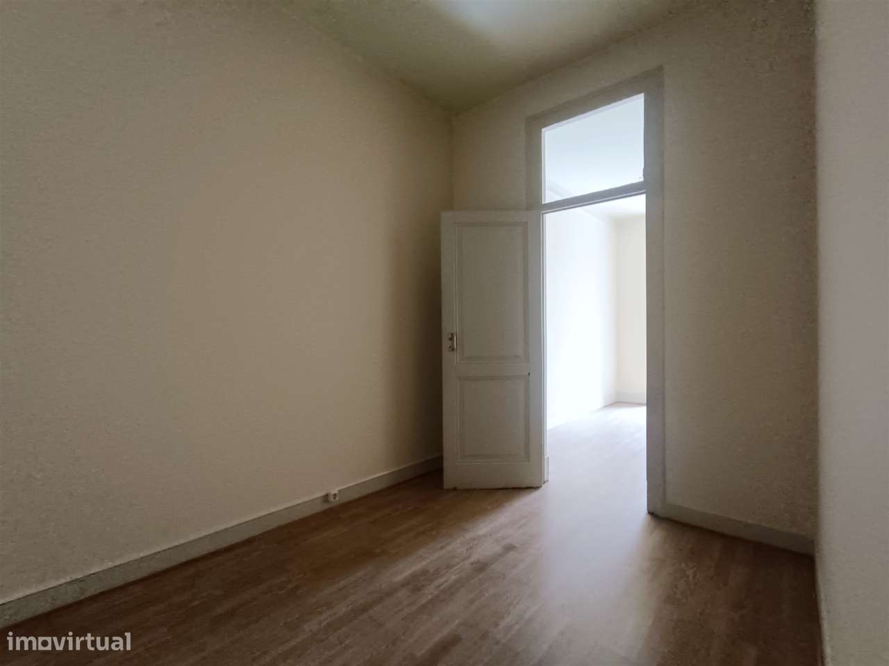 Apartamento T3 usado Arroios Lisboa-12