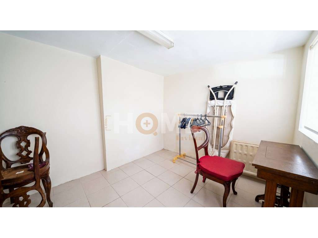 Moradia T3 independente, com garagem para 3 carros e 1257m2 de terr...-27