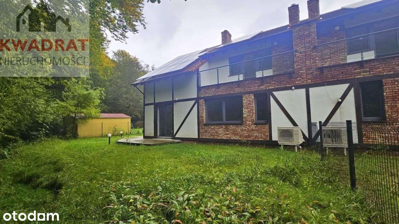 Dom przy ścianie lasu w Bażantarni obok strumyka.-4