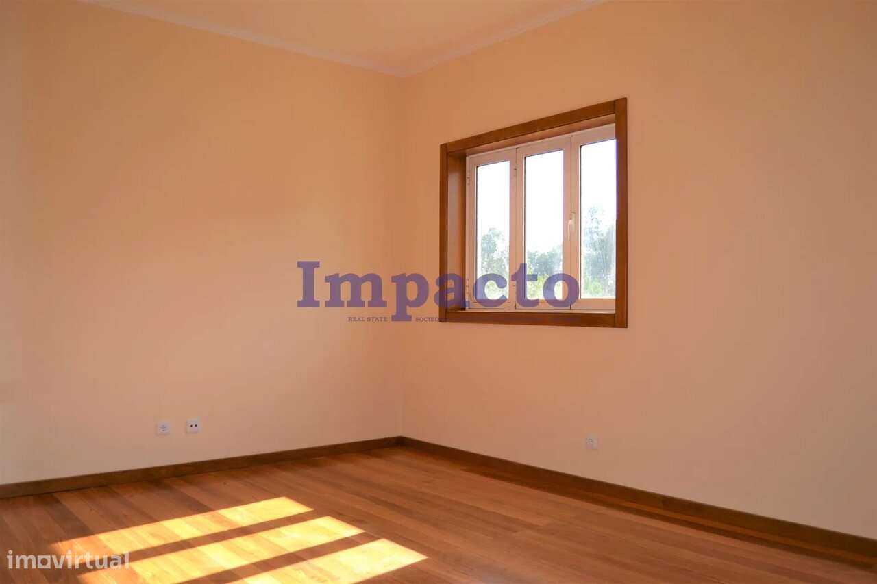 Quinta com moradia T6 em Fajões, Oliveira de Azeméis - Grande imagem: 2/11