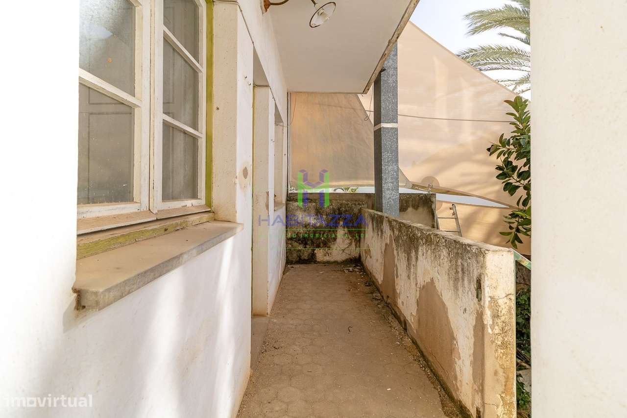 Prédio no Centro histórico de Lagos composto por 2 Apartamentos T3 e 1-26