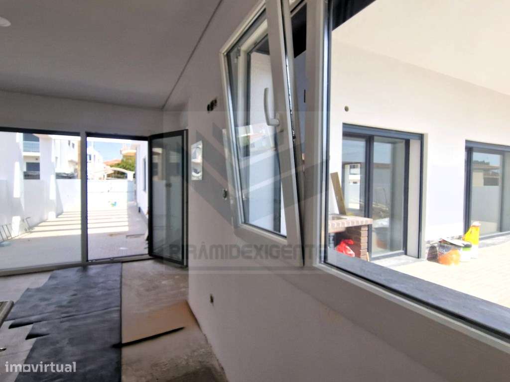 Moradia Isolada, Fernão Ferro, 2 Suítes, open space 46m2-10