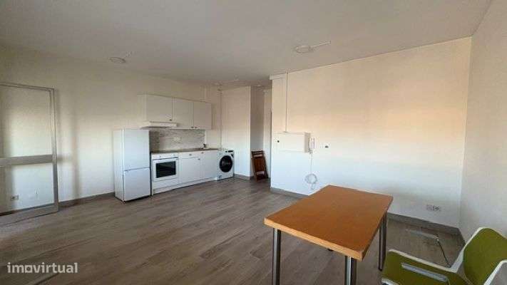 T0 na Av da Baovista, junto à Casa da Música - Grande imagem: 4/13