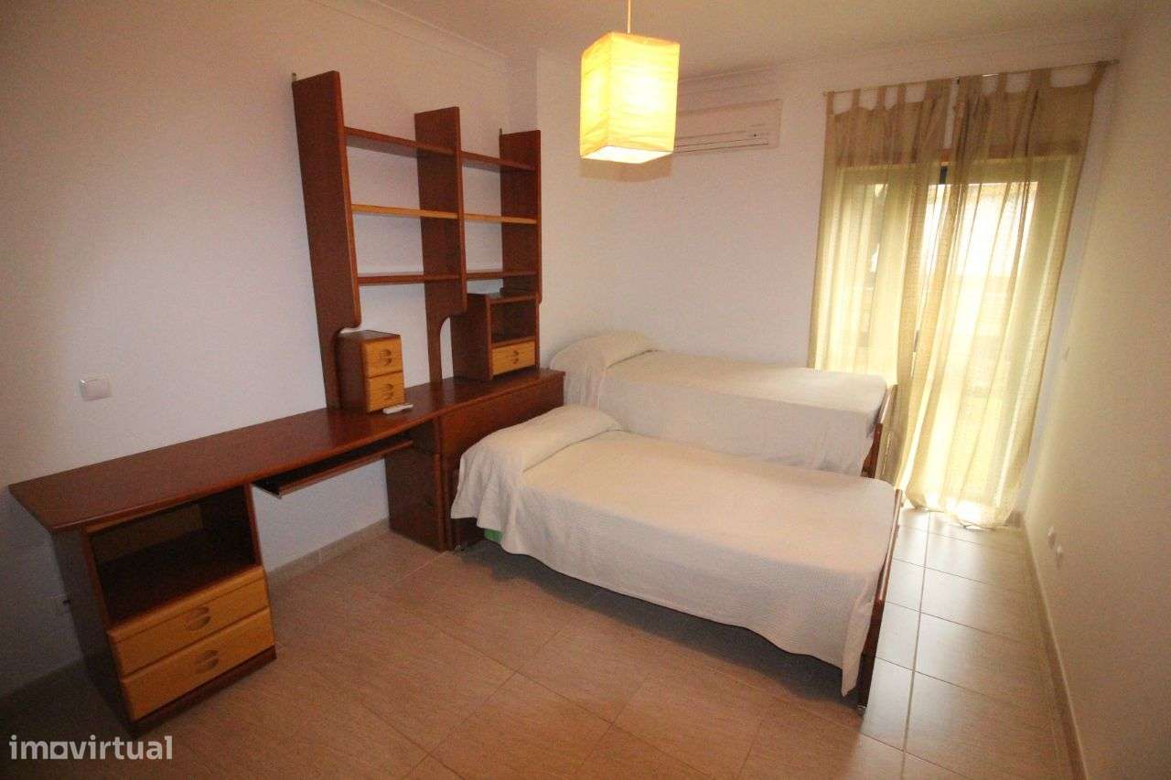 Armação de Pêra, T2 Semi-Novo com Piscina, Garagem e 2 wc´s-9