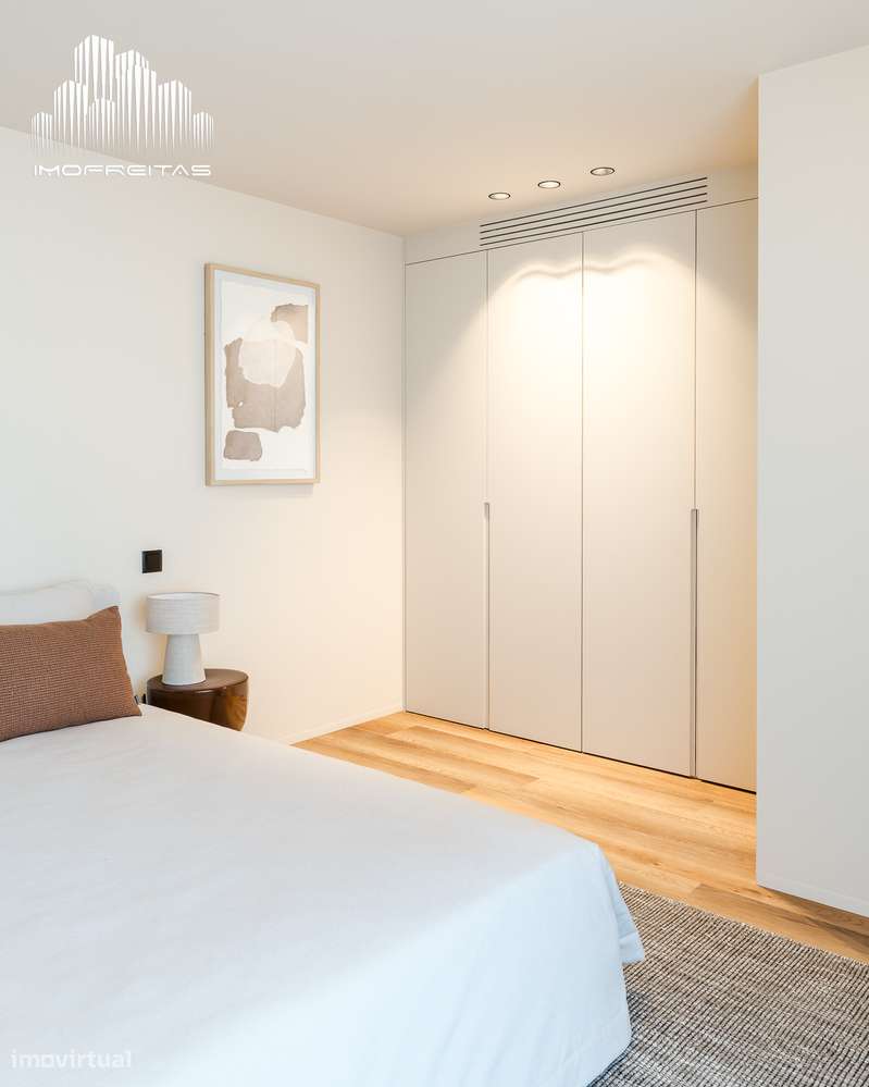 Fantástico T2 com 2 Frentes e com Excelentes Áreas!-22