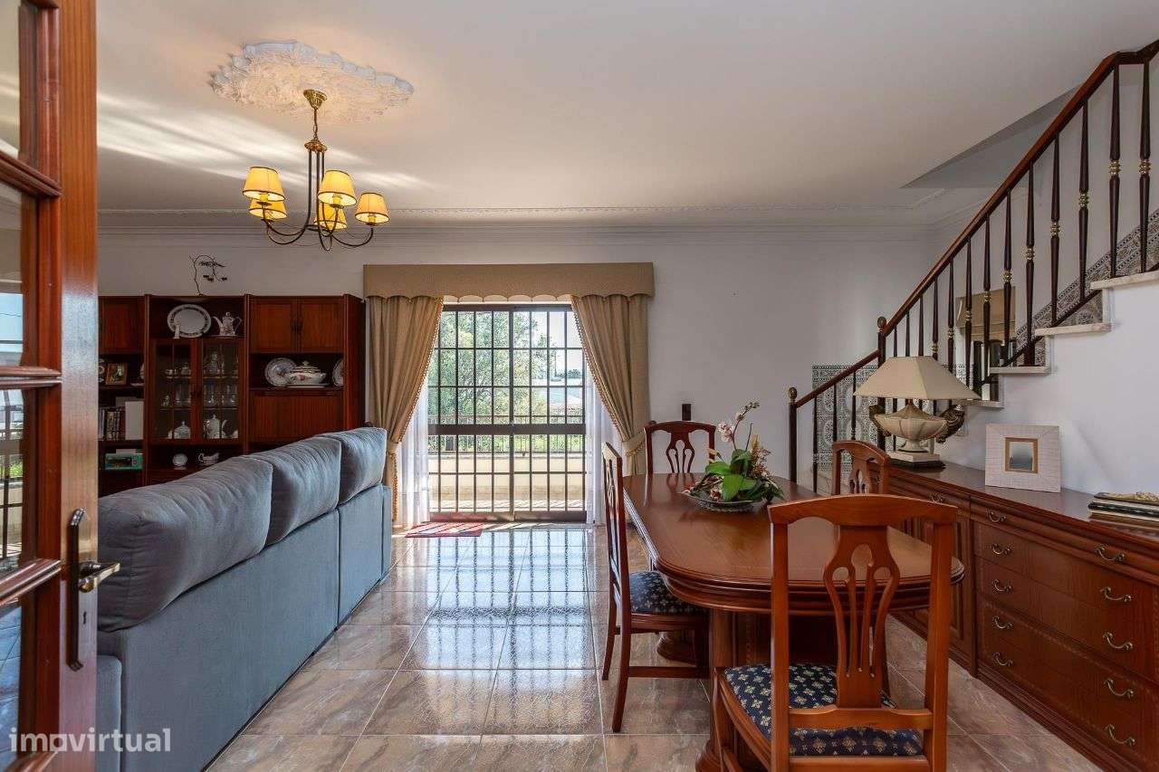 Vende-se Moradia T4 em Albarraque - Grande imagem: 4/25