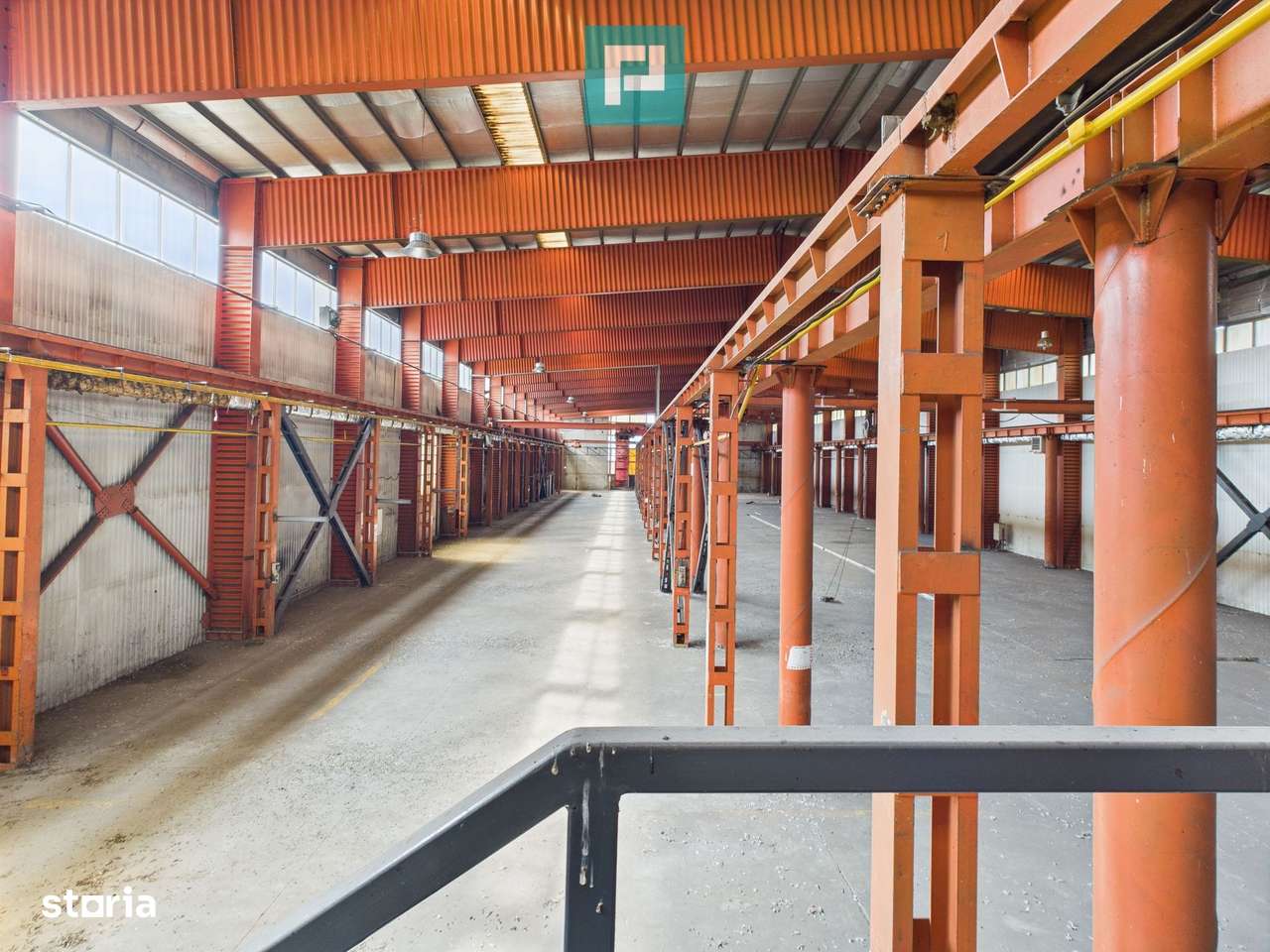 Hală industrială cu pod rulant și parcare betonată - Imagine principală: 5/12