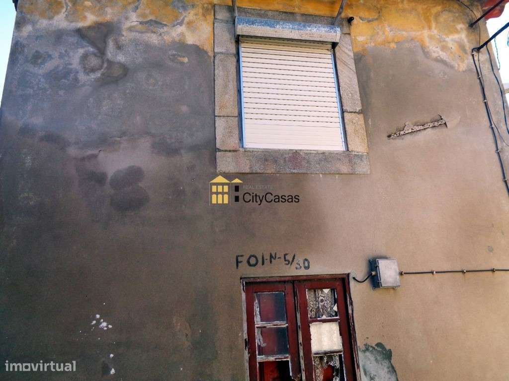 Casa P/ Reconstruir em Terreno de 1045 m2 | Oliveira do Douro - Grande imagem: 2/13