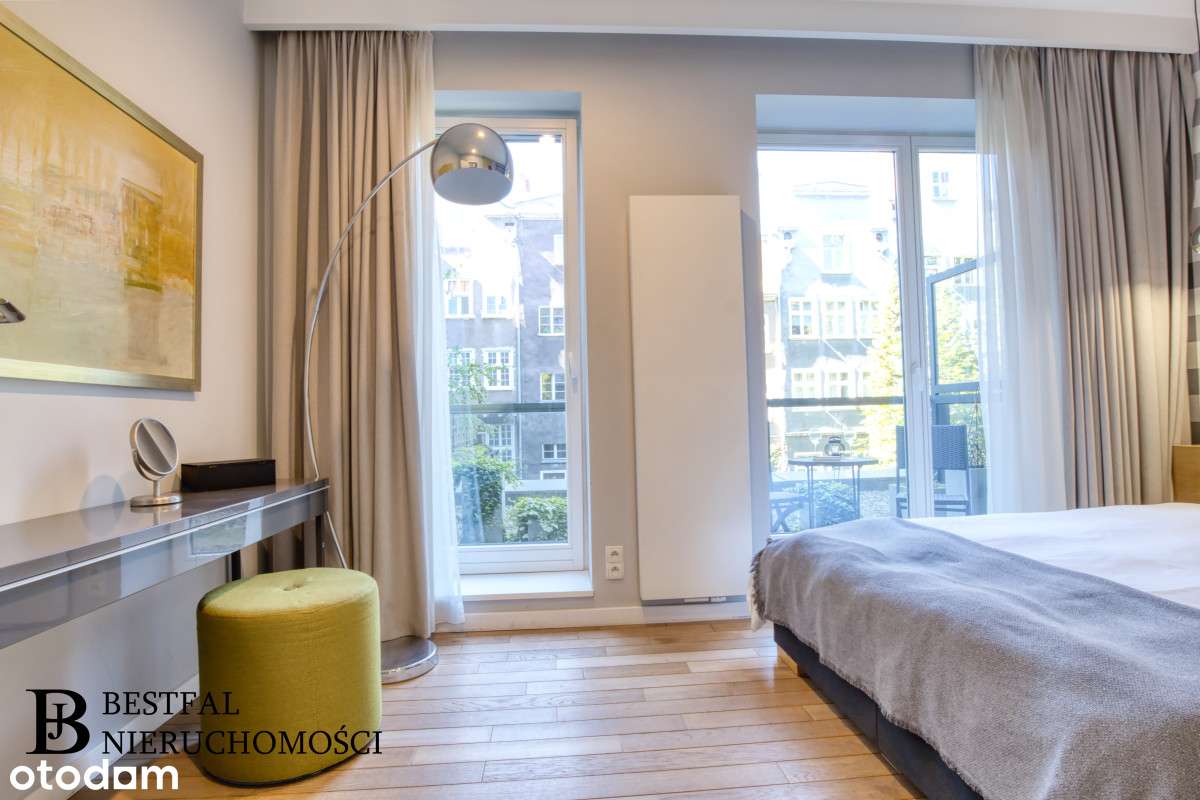 Apartament  z halą garażową balkonem i tarasem-9