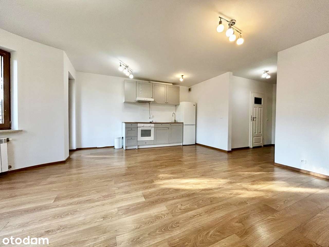 Gotowe 2 pokoje z ogródkiem, garażem i p. gospodarczym | Metro Trocka-2