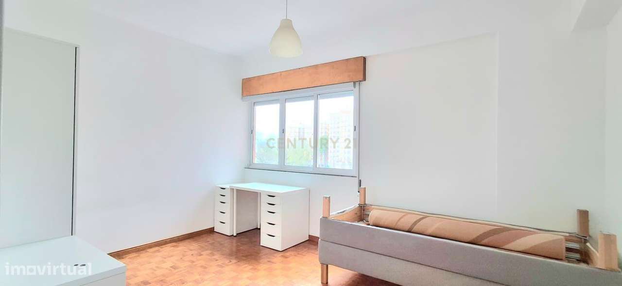 Apartamento T3 na Rua Tomás Alcaide-20