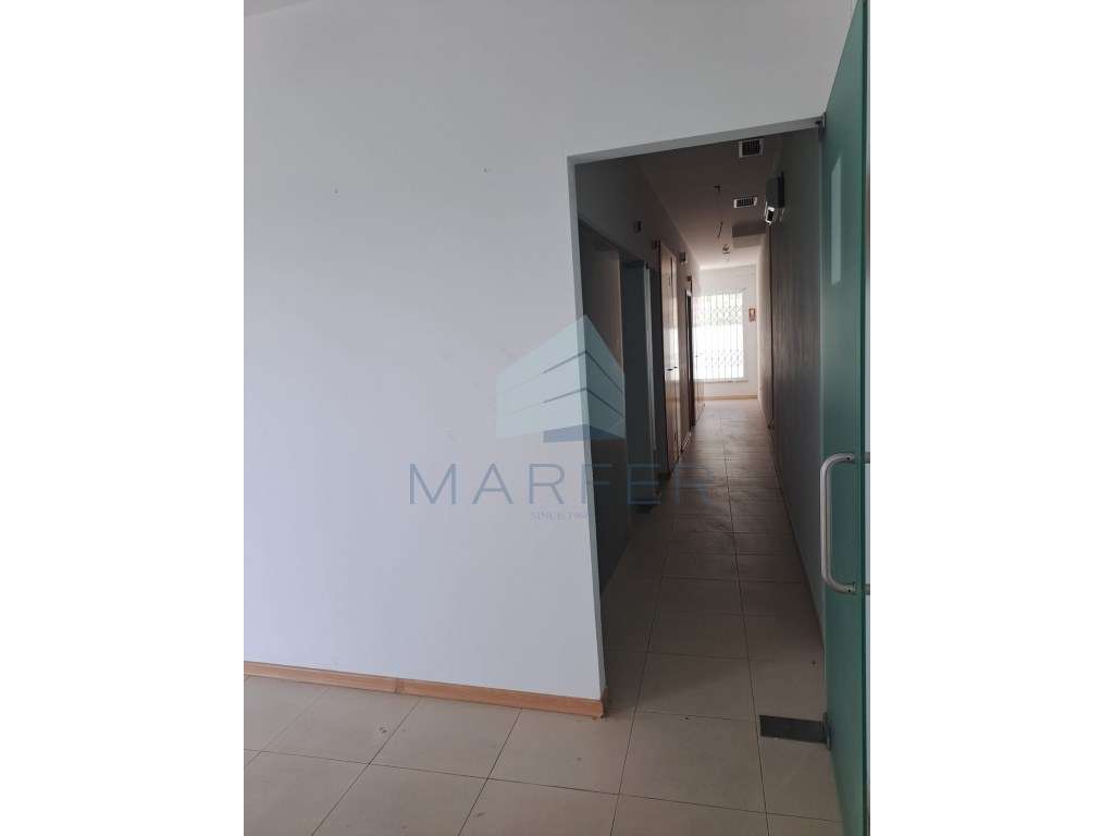 Loja com 100m2 frente ao mercado de Tires - Grande imagem: 5/11