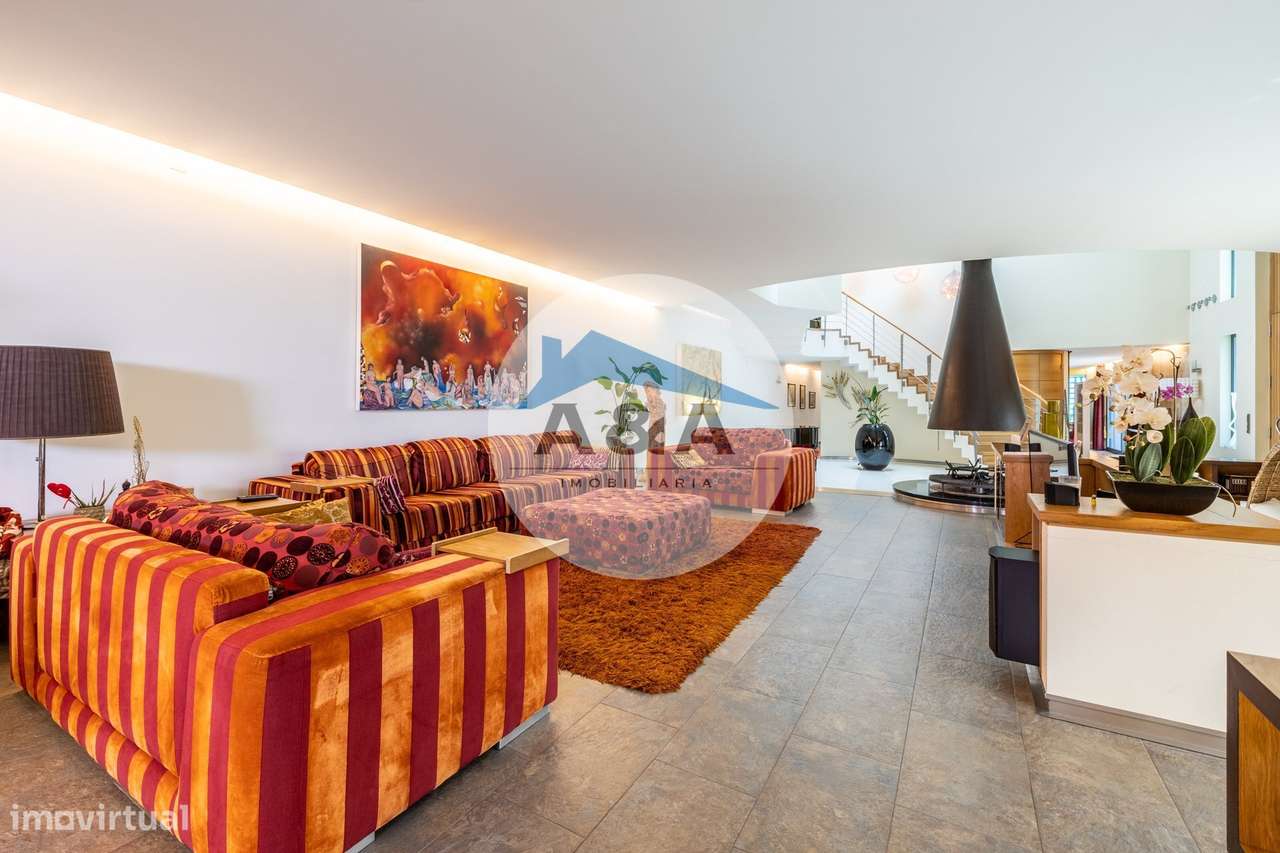 Exclusiva Propriedade de Luxo com Áreas Generosas e Próxima das Praias-10