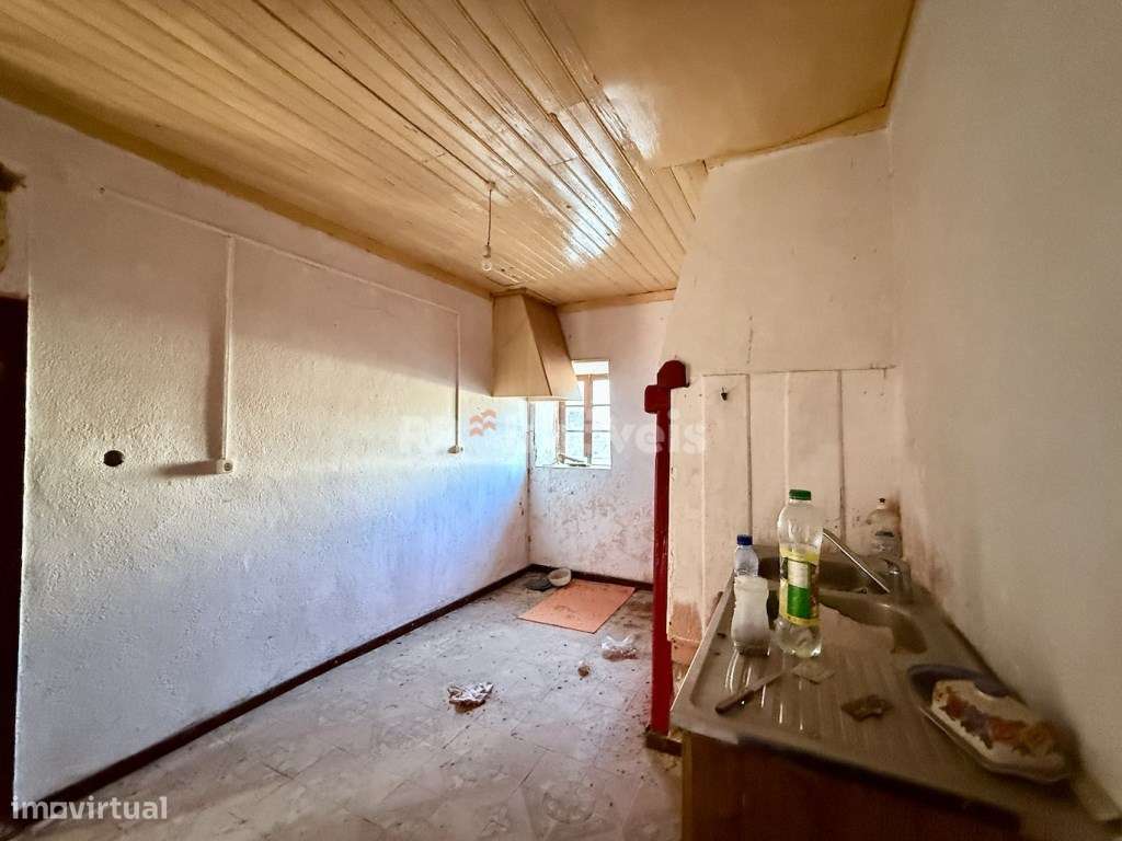 Moradia T3 p/ Recuperar em Pena - Chancelaria, Torres Novas-10