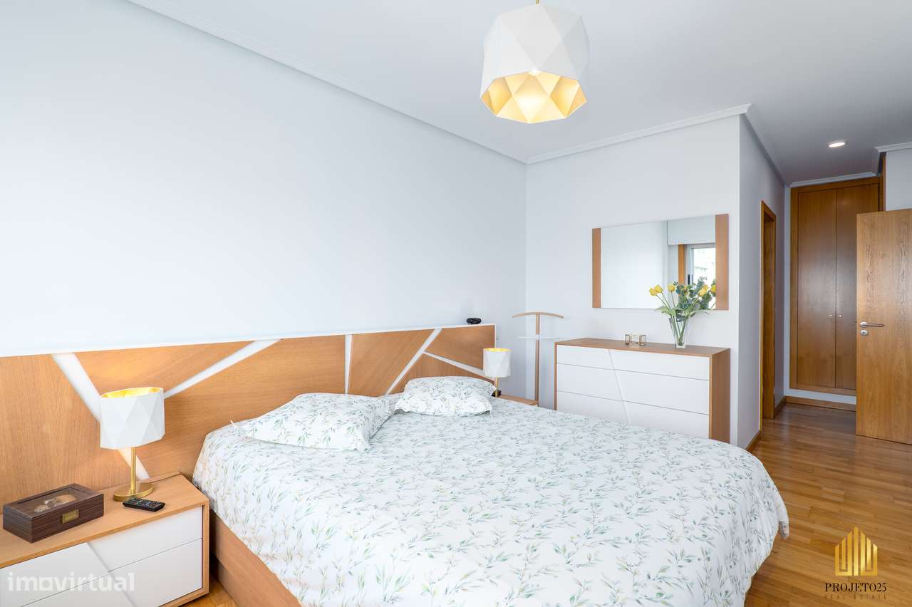 T2 Com Varanda Panorâmica em Urbanização Requintada, ao Aeroporto.-26