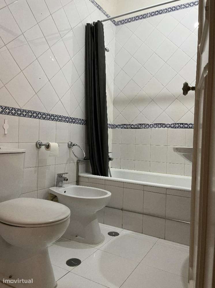 Quarto - localizado em Benfica Lisbon - Grande imagem: 5/6