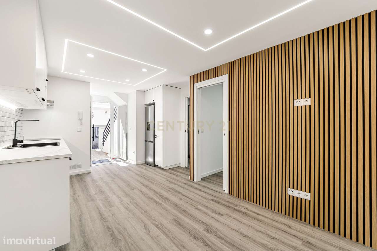 Prédio Totalmente Renovado com 2 apartamentos T1 e espaço exterior no-6