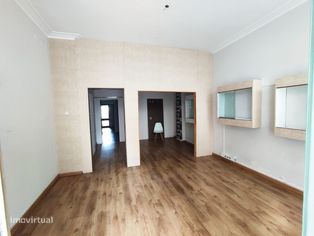 Espaço comercial c/ possibilidade de ser convertido em T2 c/ Terraço - Grande imagem: 4/18