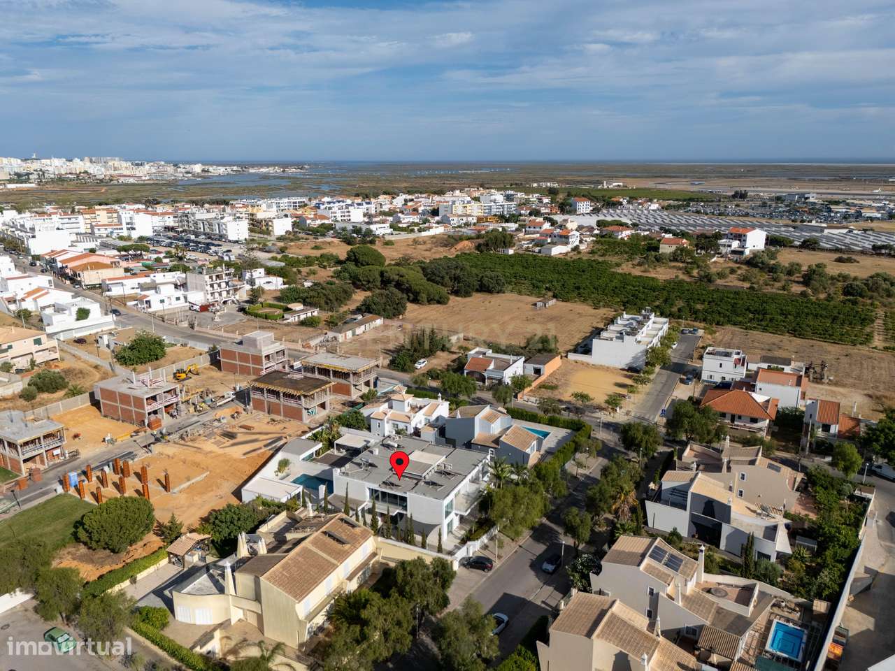 Moradia Contemporânea T3+2 | Zona Premium - Montenegro, Faro-32