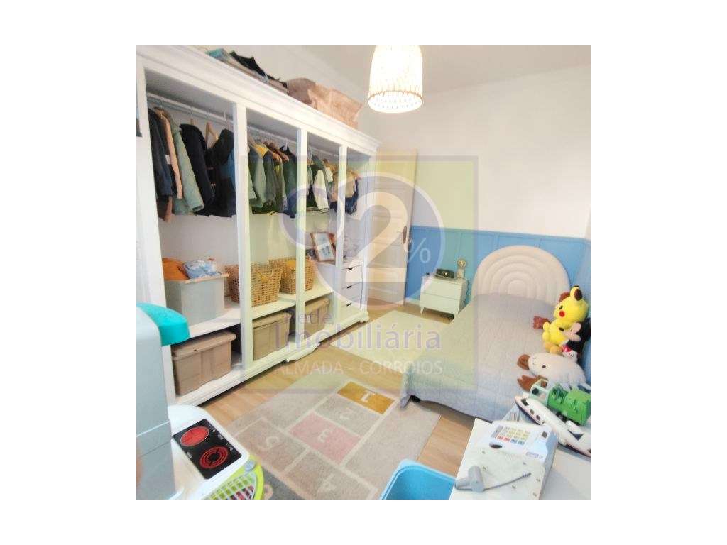 Apartamento Renovado e Moderno com Varanda-7