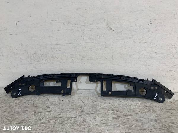 Suport grila radiator/inchidere capota, Mazda 3, 2015, 2016, 2017, 2018, cod origine OE BANE-B0717 - 2