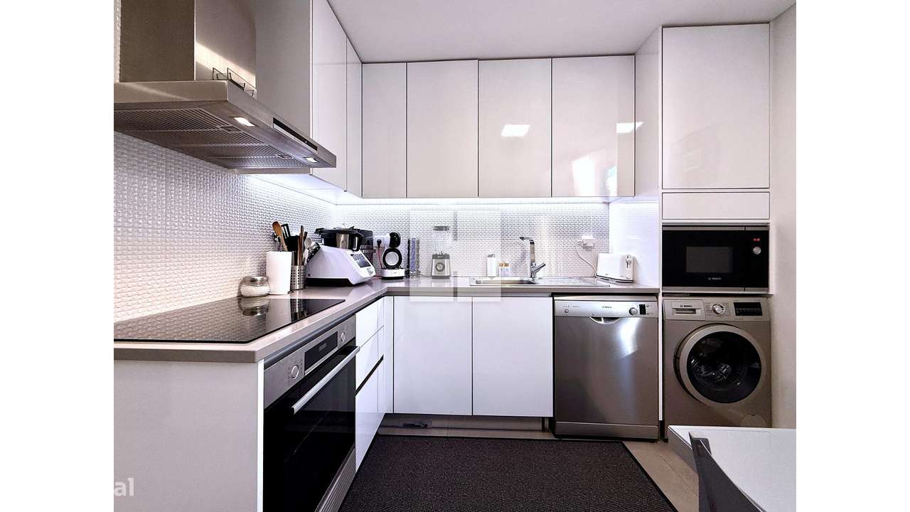 Apartamento T3 Seminovo c/ Terraço-24