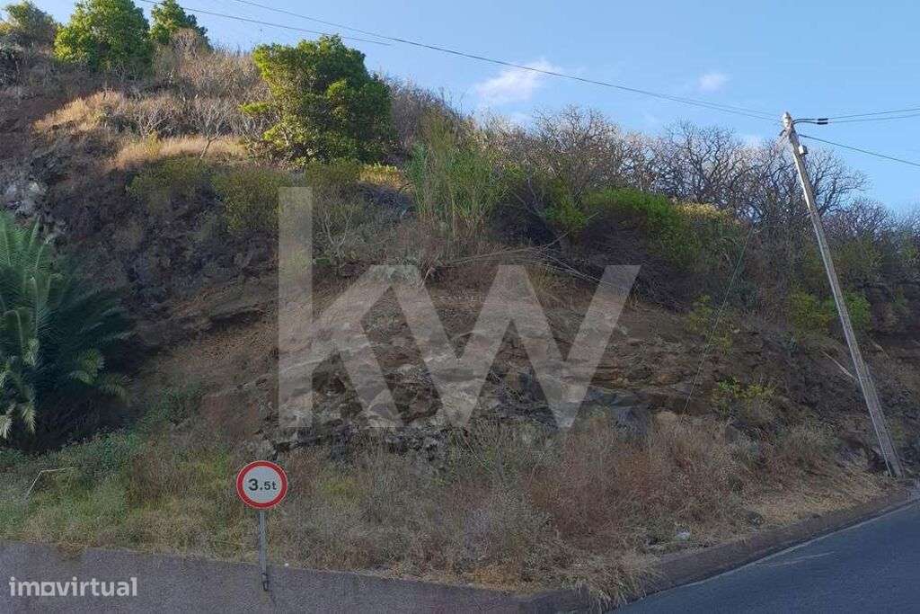 Terreno com 3070m2 - Próximo ao centro da Calheta - Vista Mar! - Grande imagem: 4/12