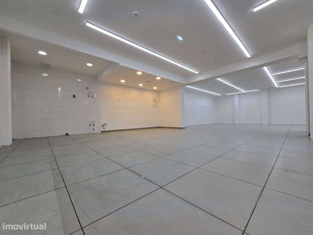 loja  com aprx.300 metros Almada com rendimento-6