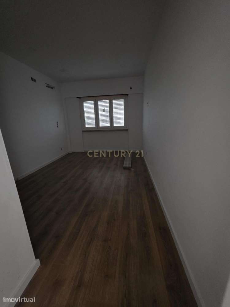 T3  a estrear na Av. do Uruguai – Benfica C/ suite e varandas-10