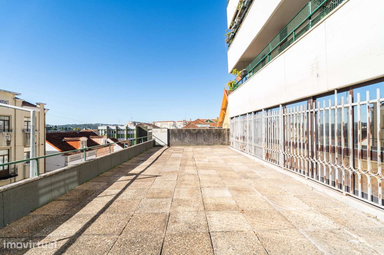 T6 com terraço de 150 m² em Celas-7