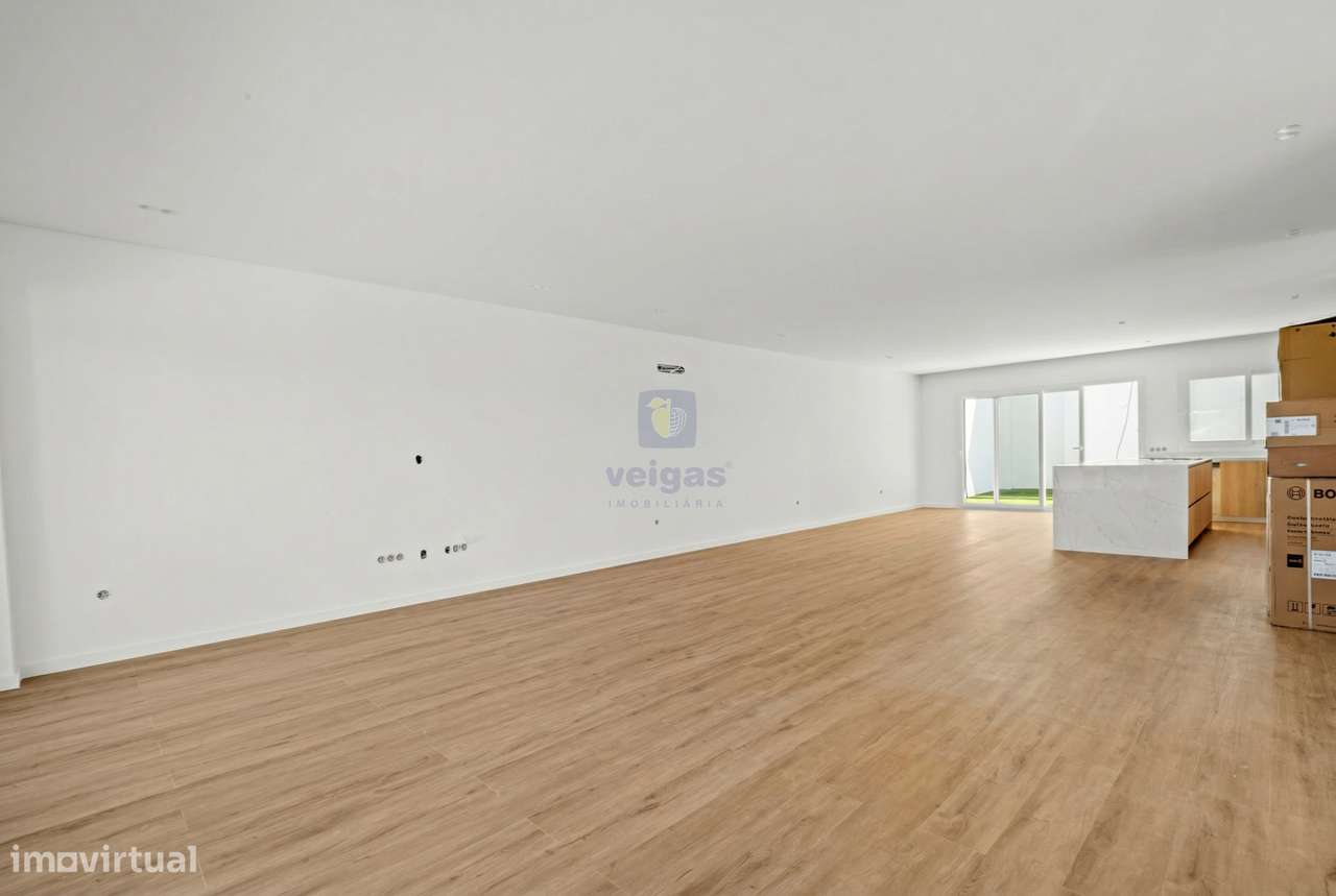 Moradia T5 Contemporânea com Piscina Aquecida – Santa Iria da Azóia-9