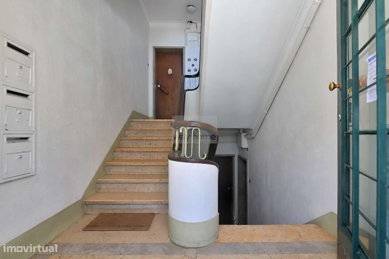 Apartamento T2 | Para remodelação | Alvalade-20