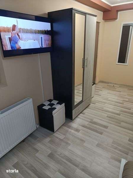 Inchiriez camera in regim hotelier cu terasa - Imagine principală: 3/8