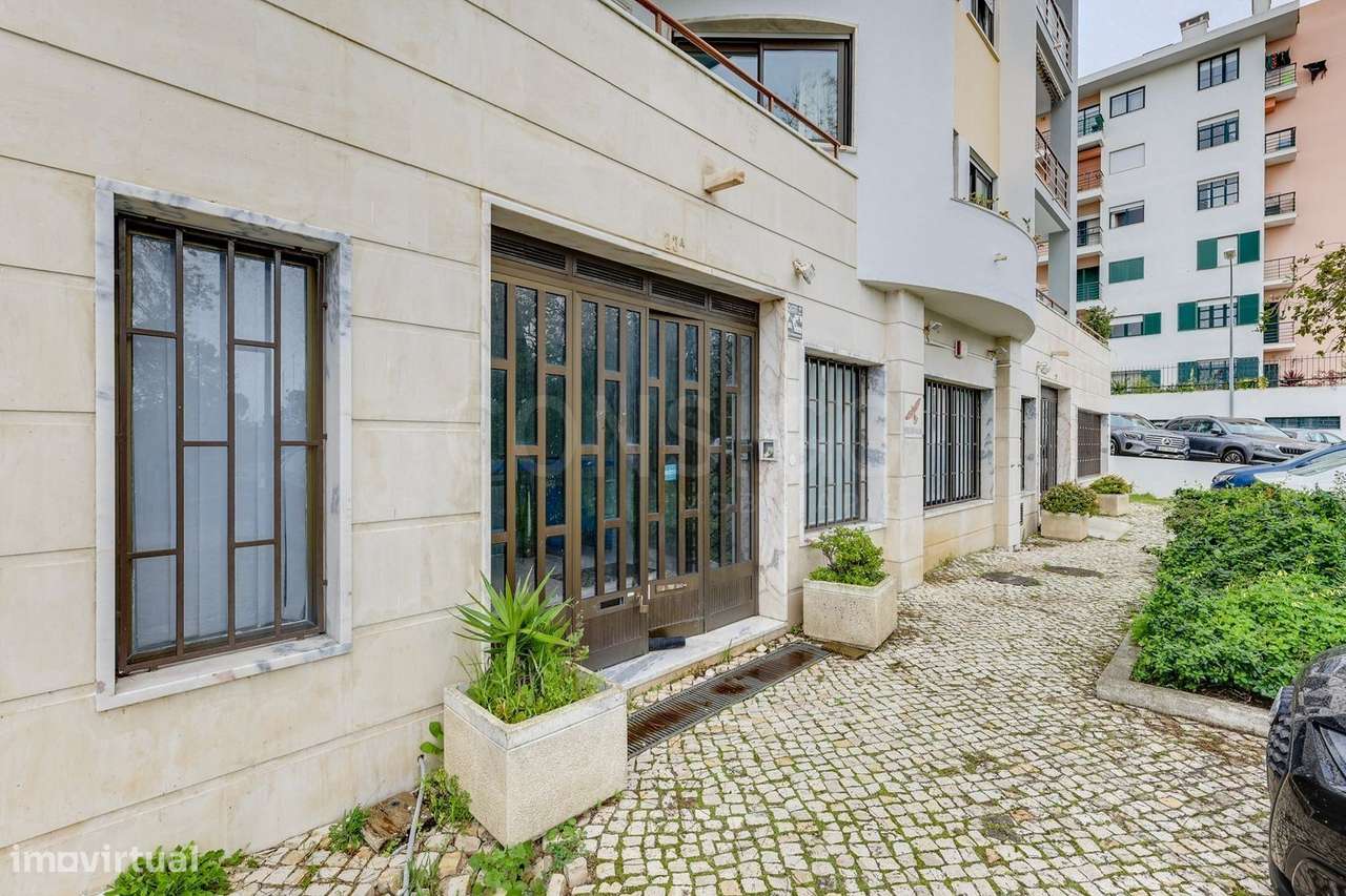 Escritório, loja e armazém com 550 m² em Linda-a-Velha, pronto a funci-35