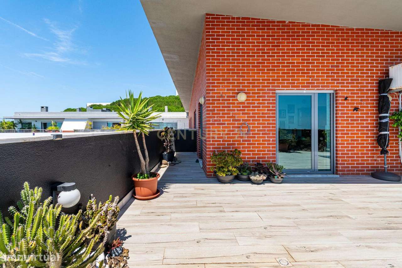 Apartamento Único T2 de 82m2 com Terraço de 75m2 em Porto Salvo-21