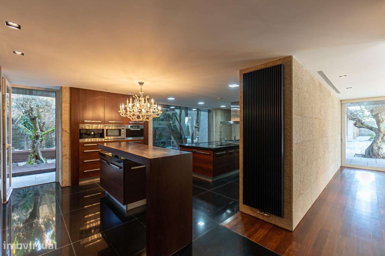 Moradia de Luxo com Elevada Privacidade, Piscinas Interior e...-8