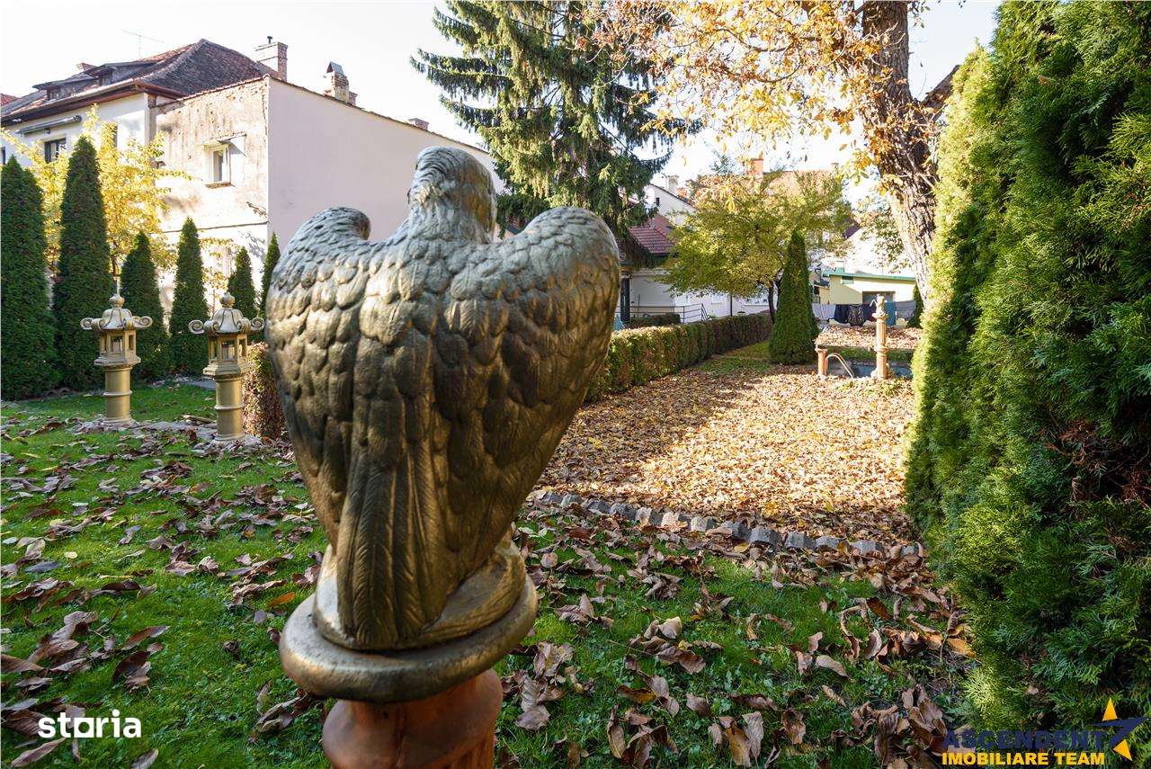 Nivel in vila, curte deosebita, priveliste, Central, Brasov - Imagine principală: 1/20