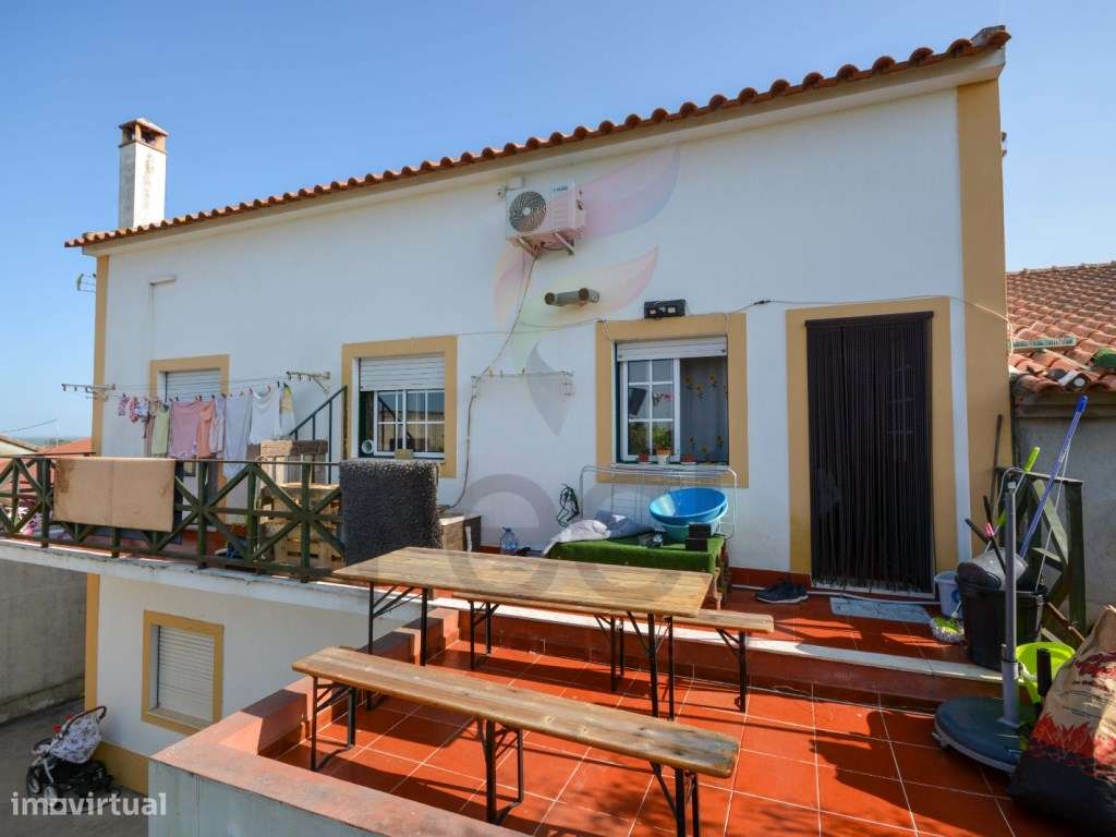 PRÉDIO COM TRÊS APARTAMENTOS - Grande imagem: 4/9