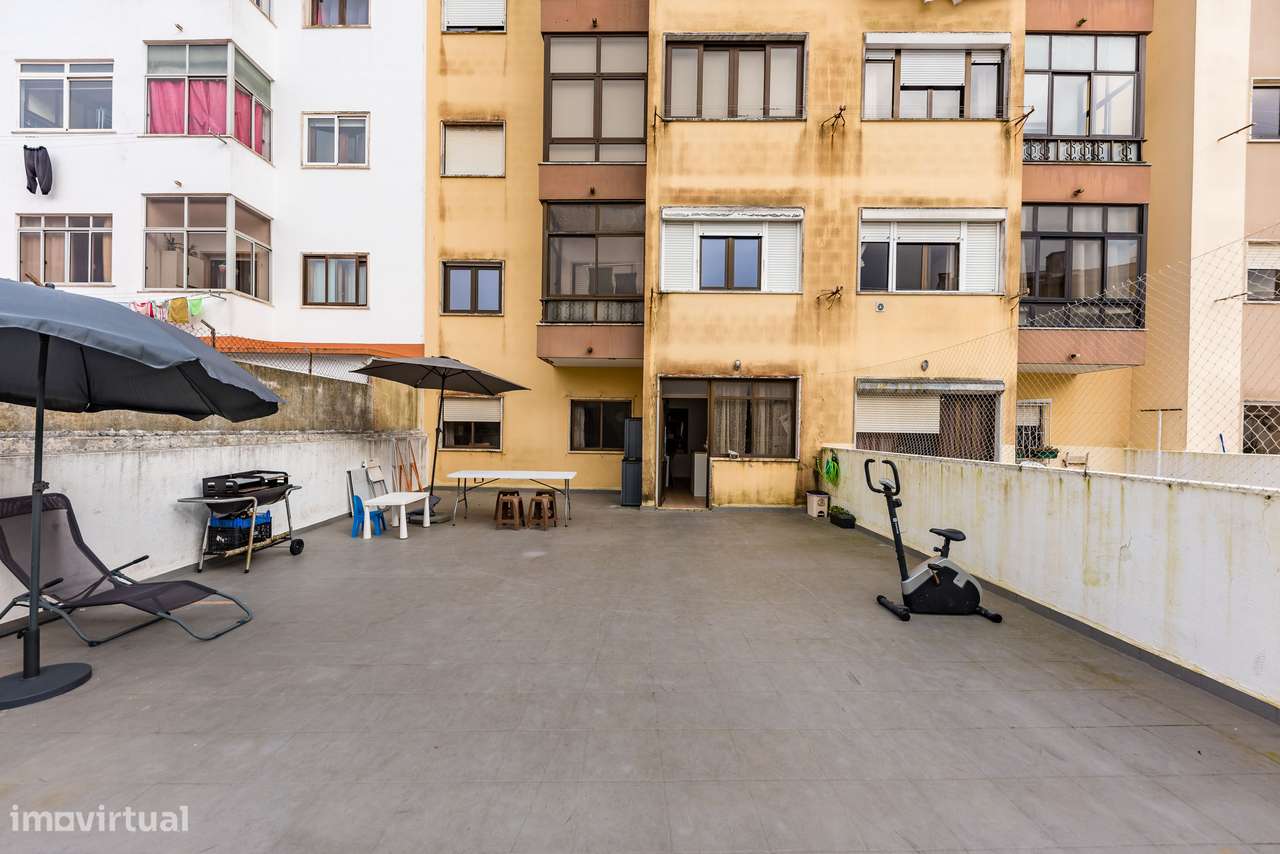 APARTAMENTO T3 | REMODELADO | TERRAÇO 100M2 | COLÉGIO REGGIO EMILIA-25