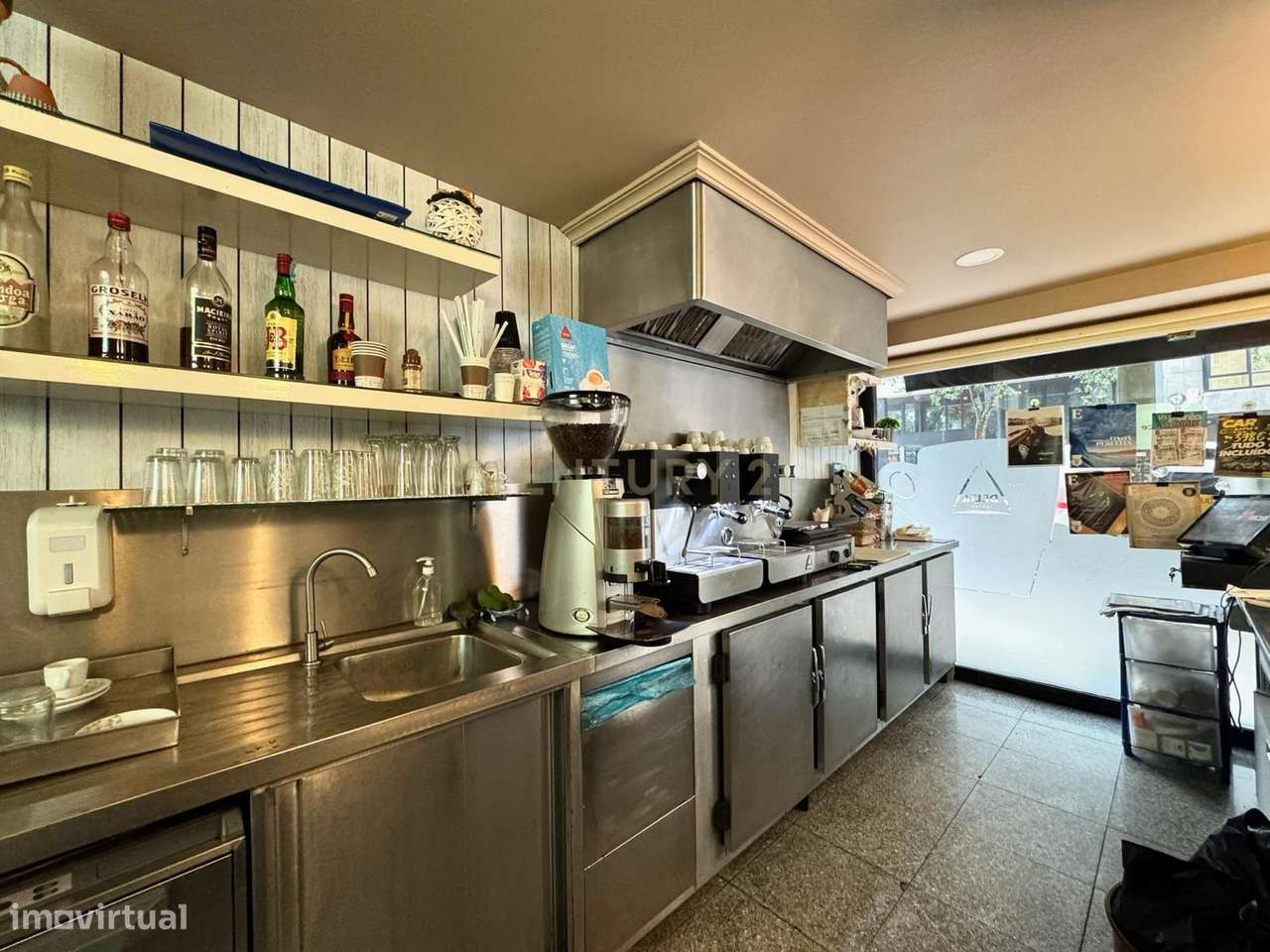 Café/Restaurante com 2 Armazéns e Loja Independente na Av. da Repúblic - Grande imagem: 3/39