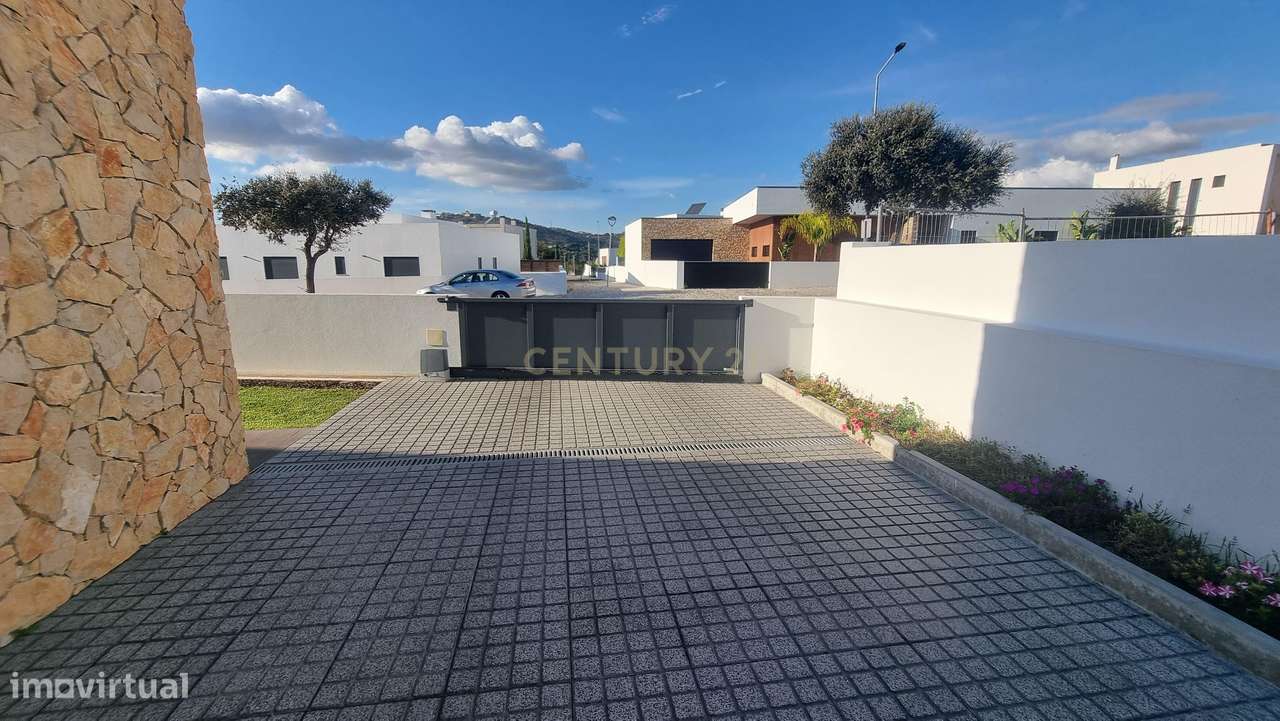 Moradia isolada T4 Jardins de Santiago - Setúbal-31