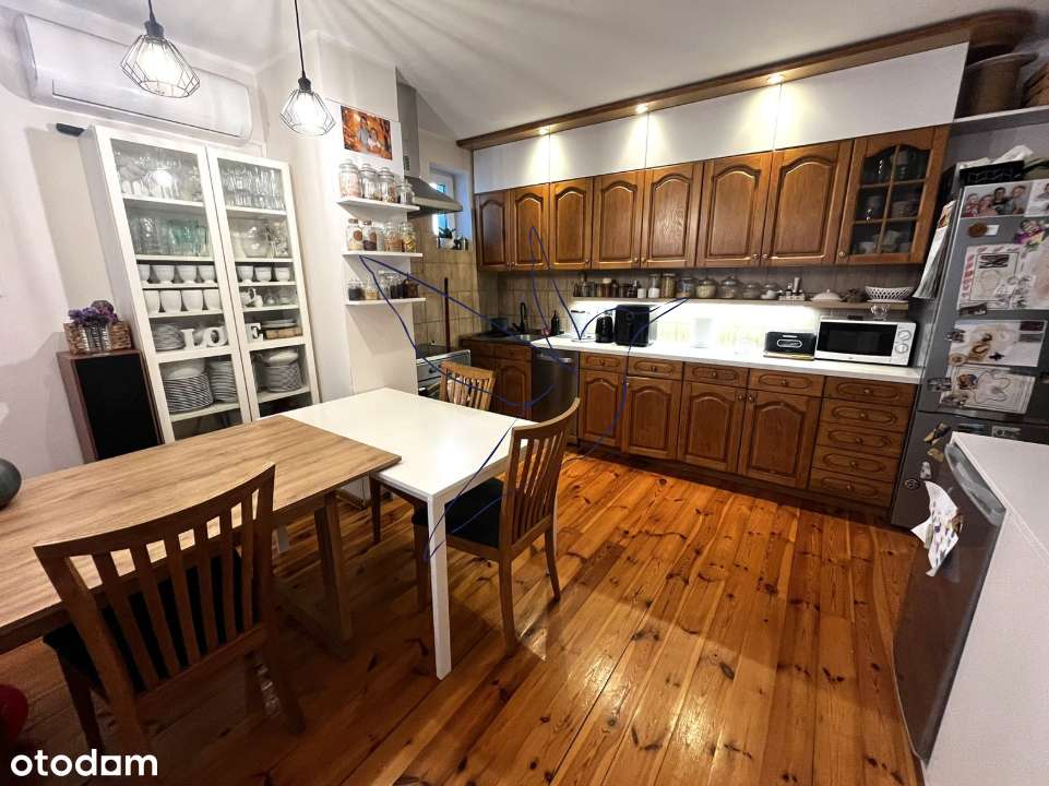 Dwa mieszkania (111,04 m2) na jednym piętrze kamienicy za 459 000 PLN