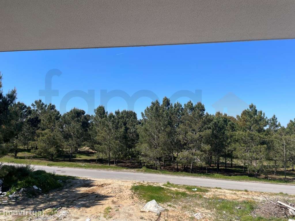 Moradia T3 com jardim e piscina em zona residencial tranquila - Grande imagem: 3/60