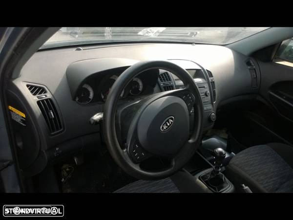 Traseira/Frente/Interior Kia Ceed 2008 CRDI - 3