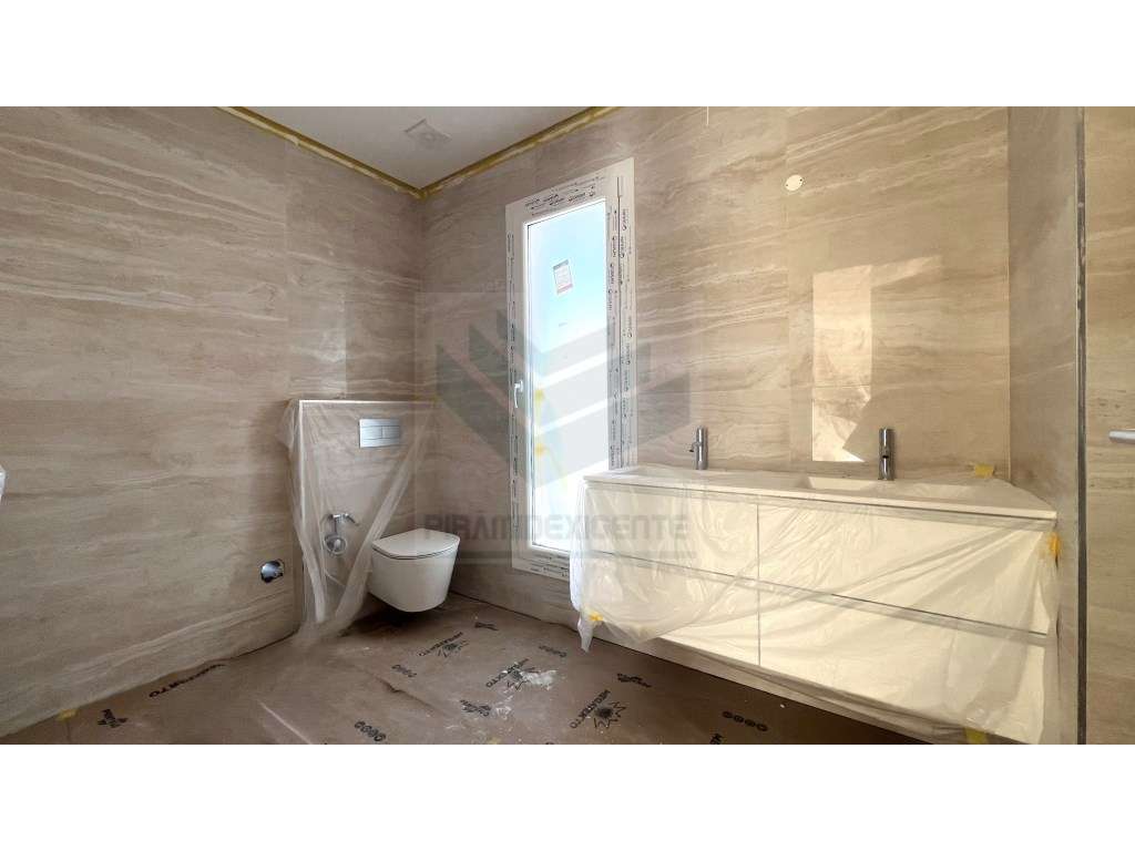 Moradia Isolada 4 Suítes, Piscina, Cave 43m2 - AZEITÃO-17